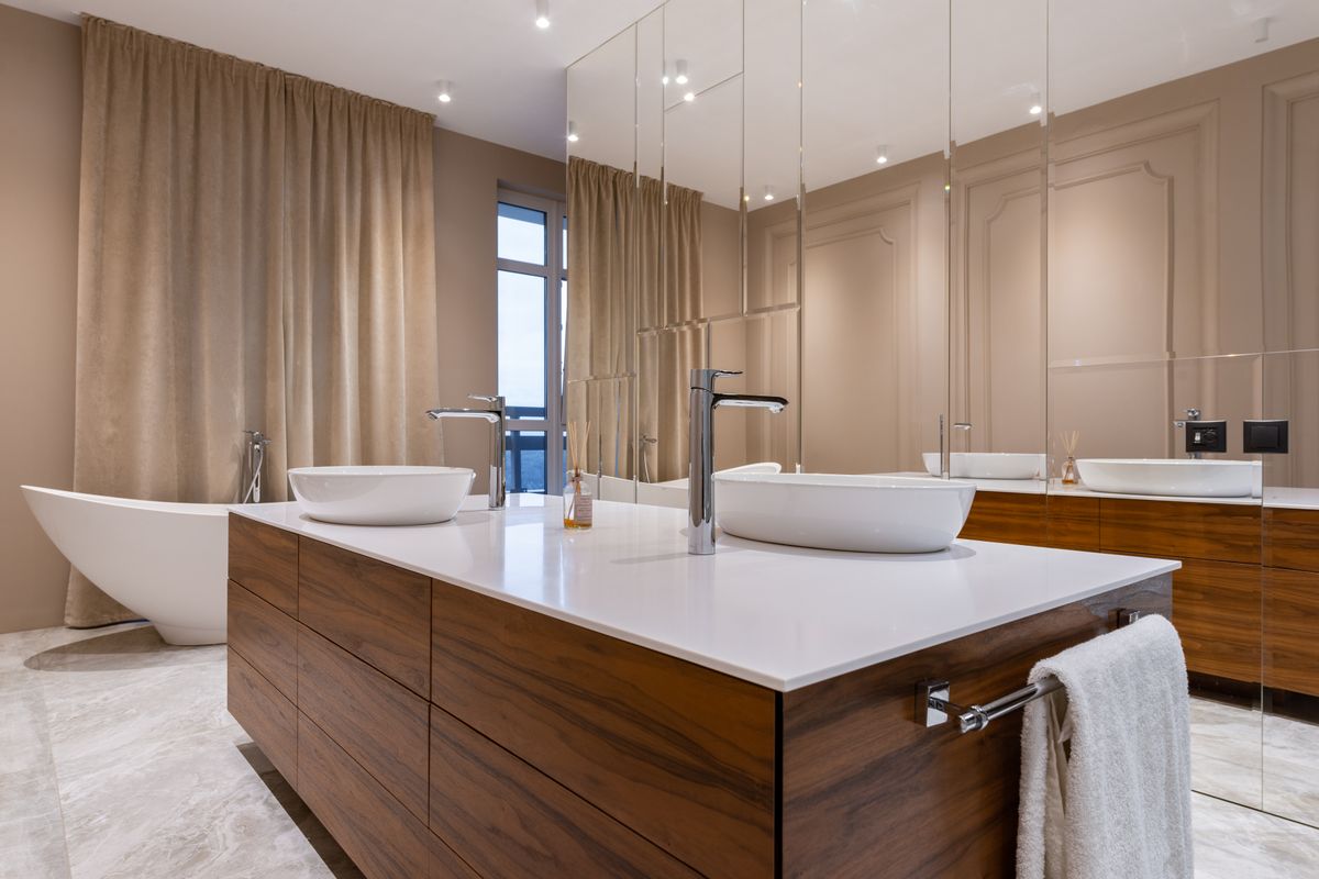 Spa bath with double vanity